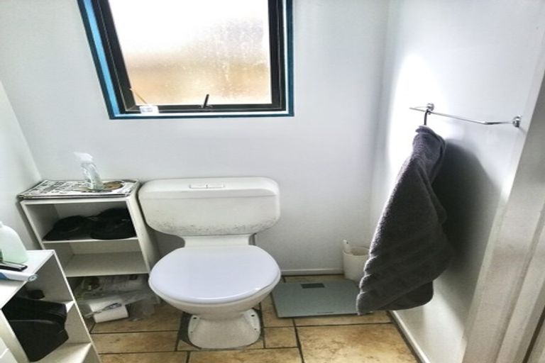 Photo of property in 21 Glennandrew Drive, Half Moon Bay, Auckland, 2012