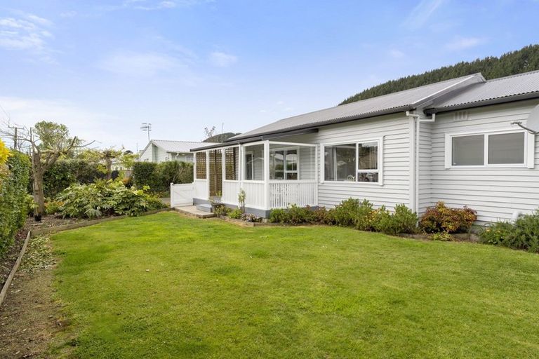 Photo of property in 52 Hinemoa Street, Paraparaumu, 5032