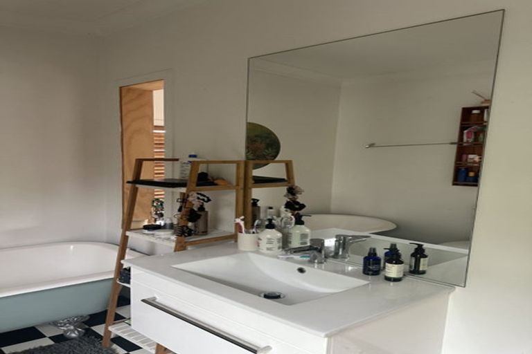 Photo of property in 12 Memorial Park Avenue, Haumoana, 4102