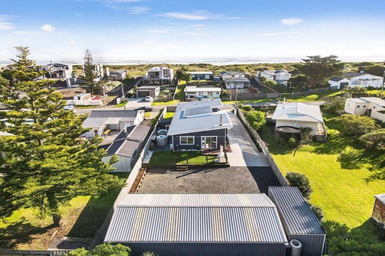 Photo of property in 60 Rua Avenue, Waitarere Beach, Levin, 5510