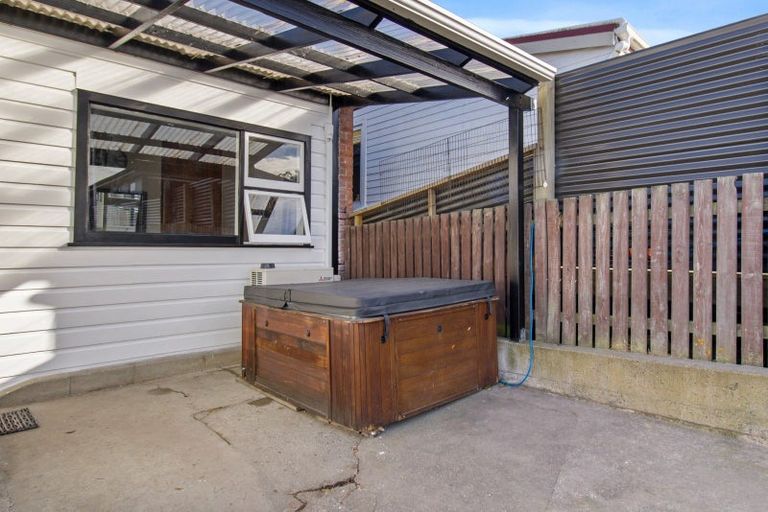 Photo of property in 16 Memorial Avenue, Parkside, Timaru, 7910