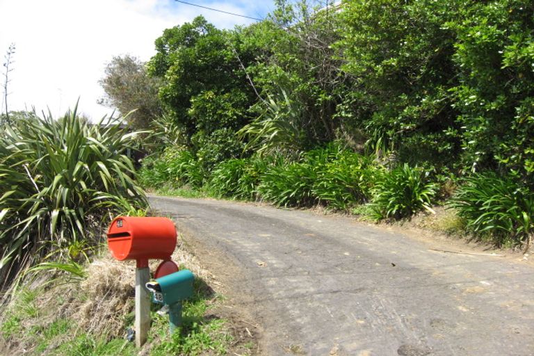 Photo of property in 46 Rayner Road, Piha, New Lynn, 0772
