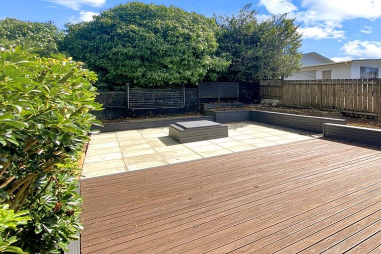 Photo of property in 19 Tahi Terrace, Glen Eden, Auckland, 0602