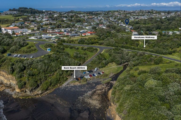 Photo of property in 37 Herekawe Drive, Spotswood, New Plymouth, 4310