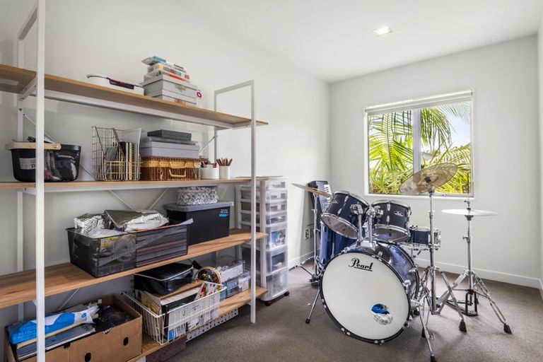 Photo of property in 15 Waitemata Road, Hauraki, Auckland, 0622