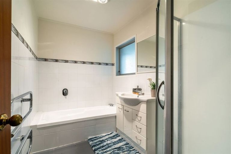 Photo of property in 94 Ayton Drive, Totara Vale, Auckland, 0629