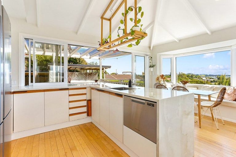 Photo of property in 93 Taylor Road, Mangere Bridge, Auckland, 2022