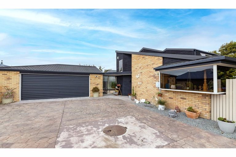 Photo of property in 22 Mervyn Drive, Avondale, Christchurch, 8061