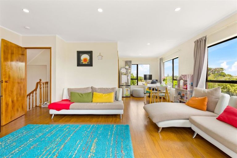 Photo of property in 2/6 Dallinghoe Crescent, Milford, Auckland, 0620