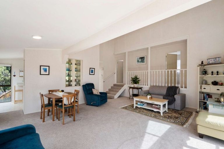 Photo of property in 1/5 Lynngate Place, Hillcrest, Auckland, 0627