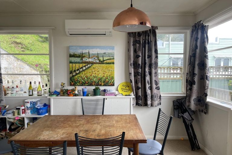 Photo of property in 15 Onslow Road, Khandallah, Wellington, 6035