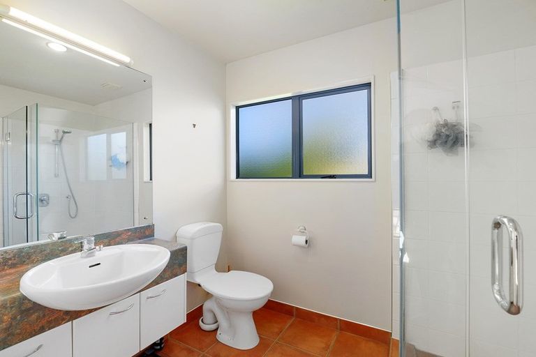 Photo of property in 33a Bronzewing Terrace, Unsworth Heights, Auckland, 0632