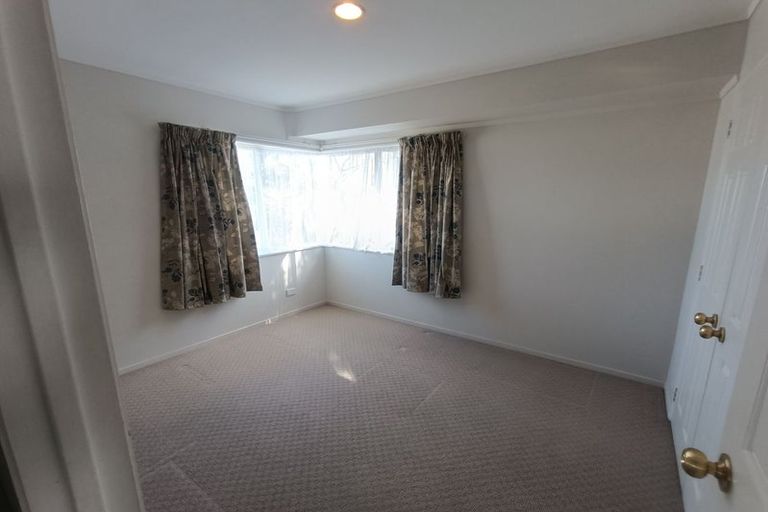 Photo of property in 3/166 Bradbury Road, Botany Downs, Auckland, 2010