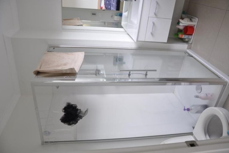 Photo of property in 75c Fields Parade, Oteha, Auckland, 0632