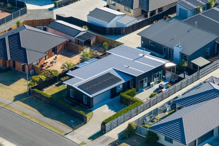 Photo of property in 17 Forbes Road, Foxton Beach, Foxton, 4815