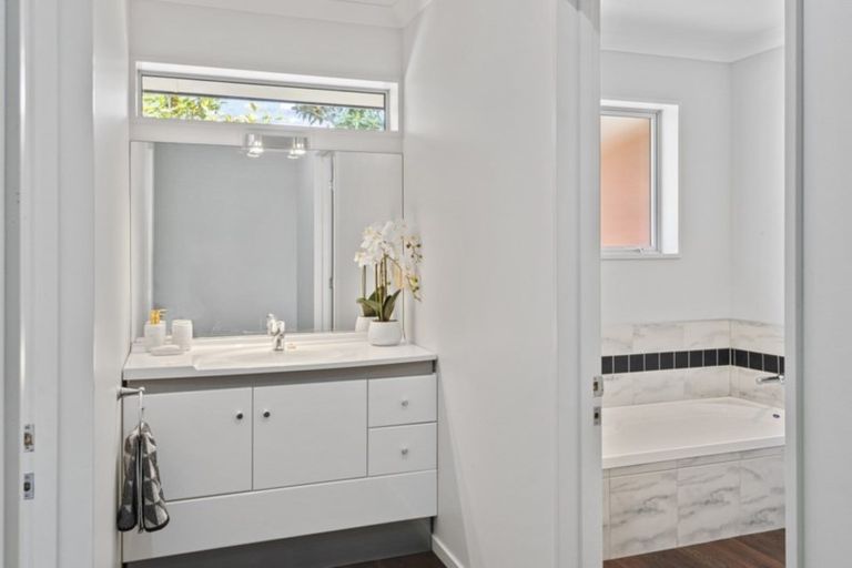 Photo of property in 3 Belgrove Place, Parklands, Christchurch, 8083