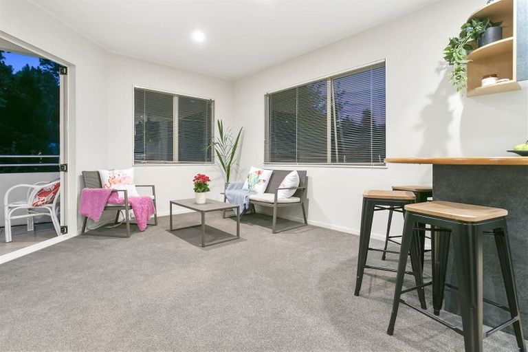 Photo of property in 2/74 Braemar Road, Castor Bay, Auckland, 0620