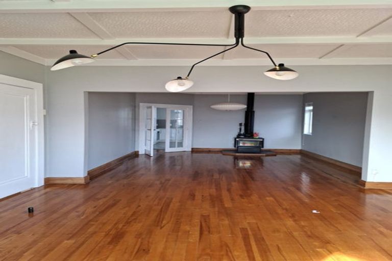 Photo of property in 1/12 Golf Road, New Lynn, Auckland, 0600