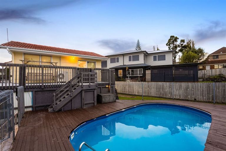Photo of property in 8 Sari Place, Massey, Auckland, 0614