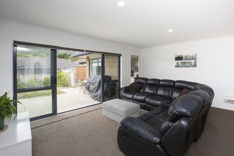 Photo of property in 61 Percy Kinsman Crescent, Riverstone Terraces, Upper Hutt, 5018