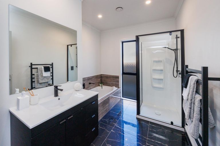 Photo of property in 48 Sardinia Grove, Fitzherbert, Palmerston North, 4410