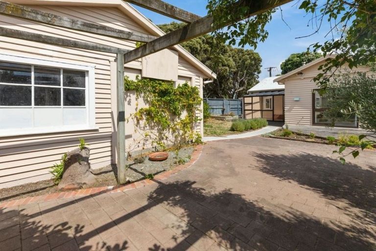 Photo of property in 97 Oroua Street, Eastbourne, Lower Hutt, 5013