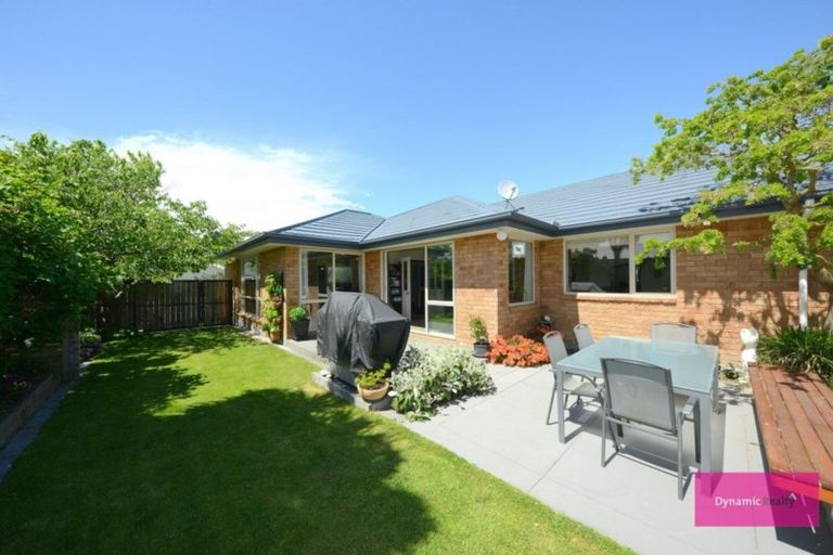 Photo of property in 21 Willowview Drive, Redwood, Christchurch, 8051