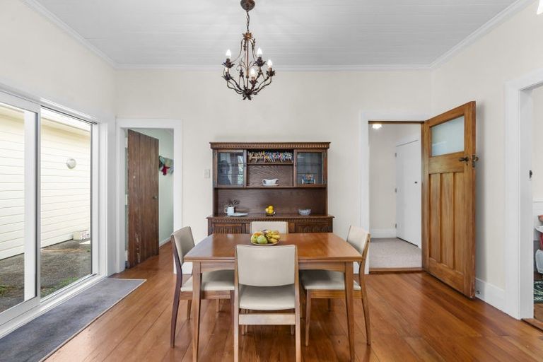 Photo of property in 190 Regent Street, Martinborough, 5711