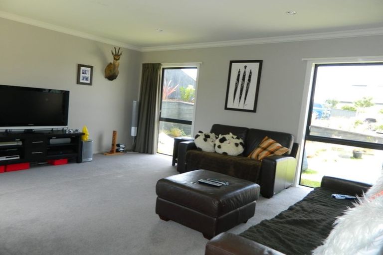 Photo of property in 123 Te Puia Drive, Aotea, Porirua, 5024