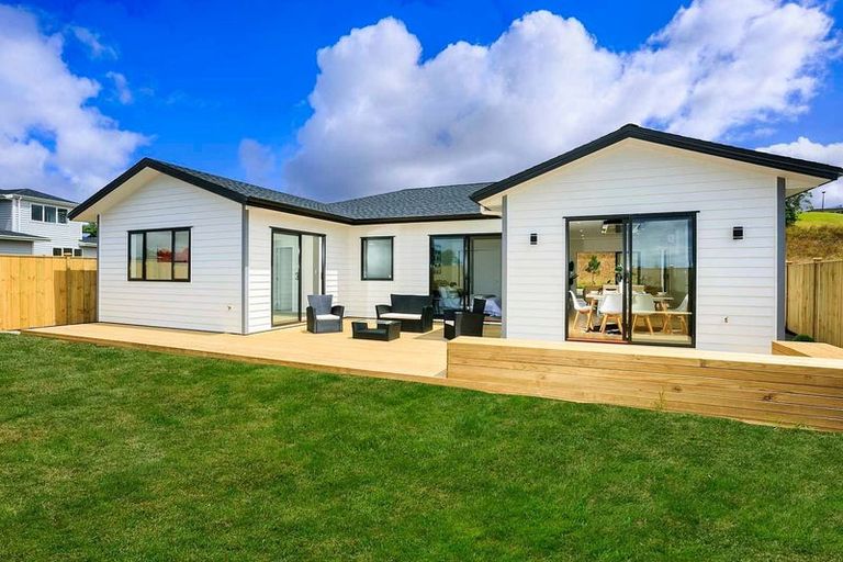 Photo of property in 18 Surf View Crescent, Red Beach, 0932