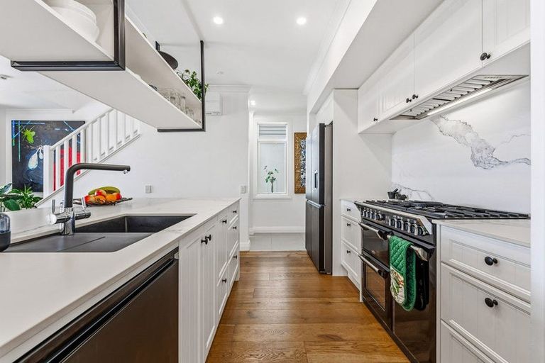 Photo of property in 15 Landmark Terrace, Orewa, 0931