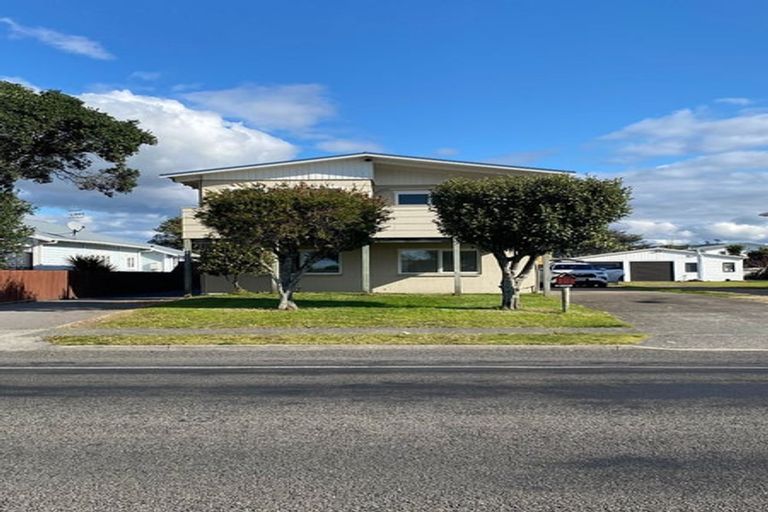 Photo of property in 828a Papamoa Beach Road, Papamoa Beach, Papamoa, 3118