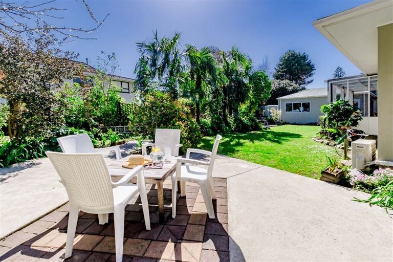 Photo of property in 8a Fleetwood Grove, Waikanae, 5036