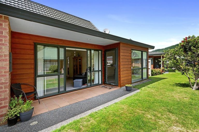 Photo of property in Redwood Village, 45/42 Main Road, Tawa, Wellington, 5028