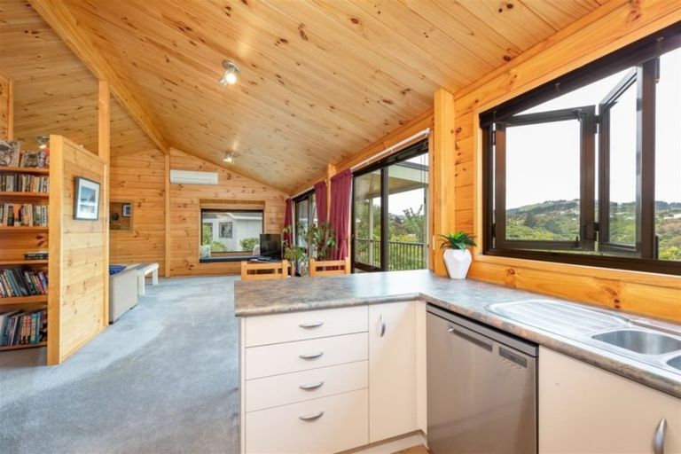 Photo of property in 27 Wisteria Grove, Maungaraki, Lower Hutt, 5010