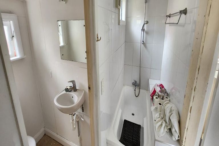 Photo of property in 96 Derwent Street, Island Bay, Wellington, 6023