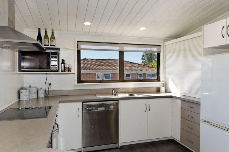 Photo of property in 15 Bodi Place, Te Atatu South, Auckland, 0610