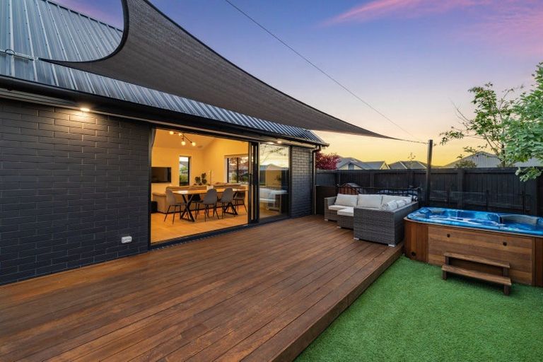 Photo of property in 10 Polish Settlers Place, Marshland, Christchurch, 8083