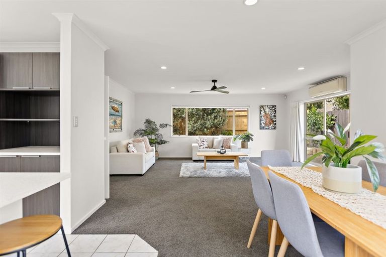 Photo of property in 2/13 Fratley Avenue, Farm Cove, Auckland, 2012