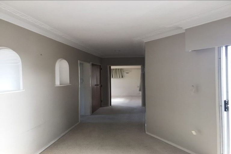 Photo of property in 15 Eyre Street, Henderson, Auckland, 0612