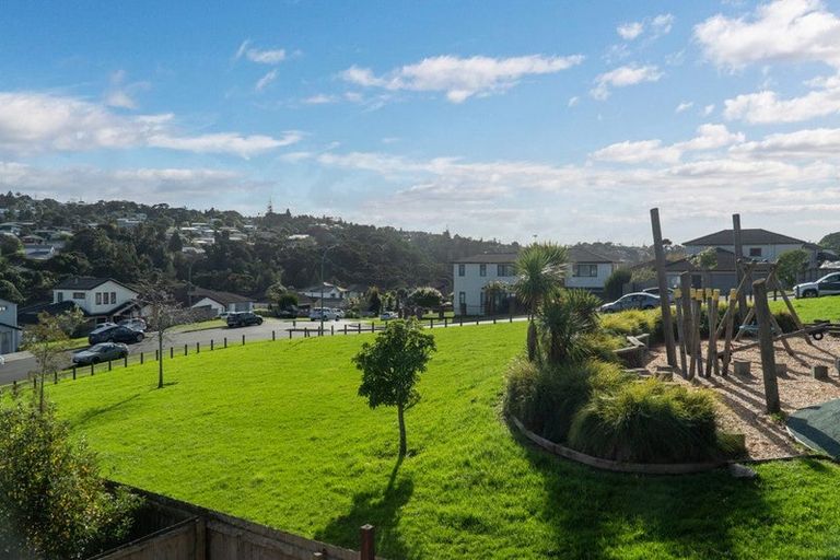 Photo of property in 59 Tamahere Drive, Glenfield, Auckland, 0629