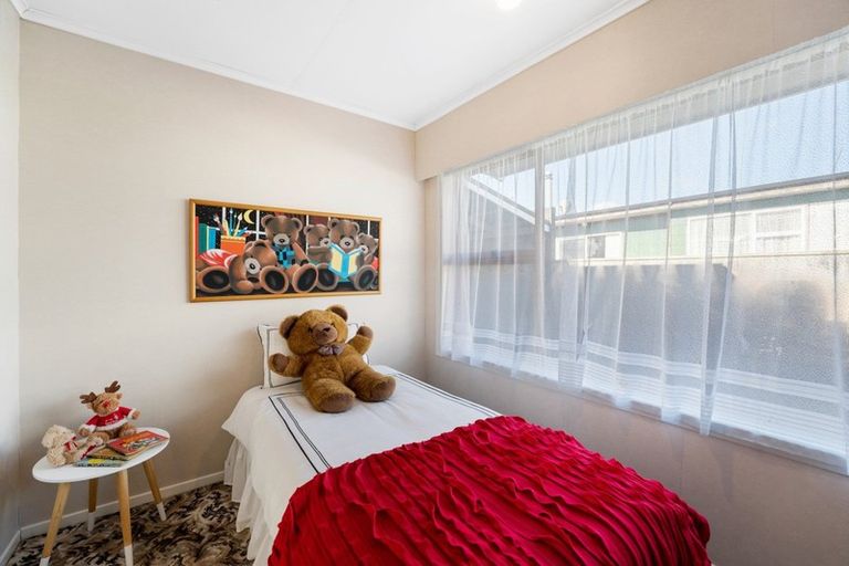 Photo of property in 2 Park Lane, Waitara, 4320