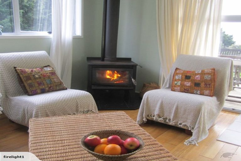 Photo of property in 95 Cornwallis Road, Cornwallis, Auckland, 0604