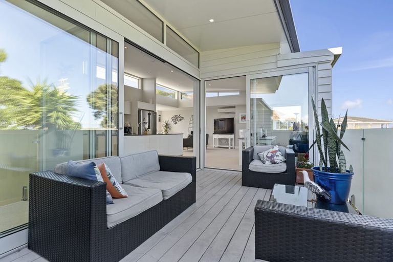 Photo of property in 43b Seaview Road, Castor Bay, Auckland, 0620