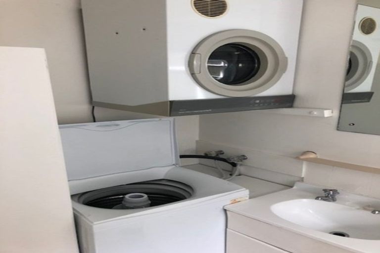 Photo of property in 62a Warwick Street, Wilton, Wellington, 6012