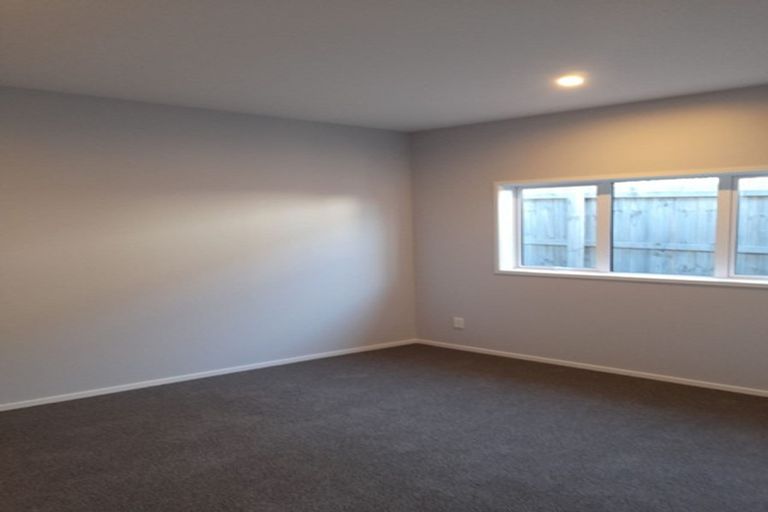 Photo of property in 1 Madden Avenue, Kumeu, 0810