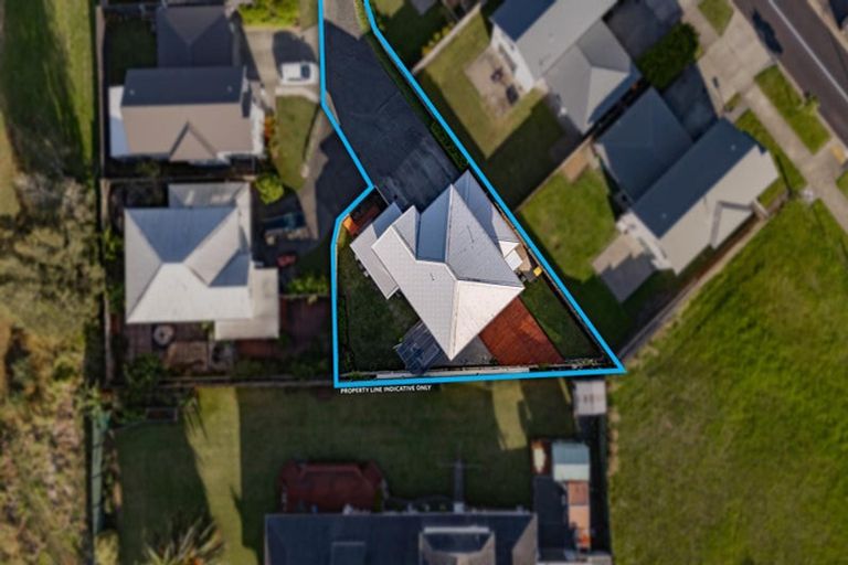 Photo of property in 22 William Wallbank Crescent, Swanson, Auckland, 0614