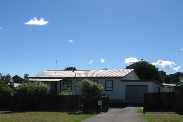 Photo of property in 9 Crosby Road, West Harbour, Auckland, 0618
