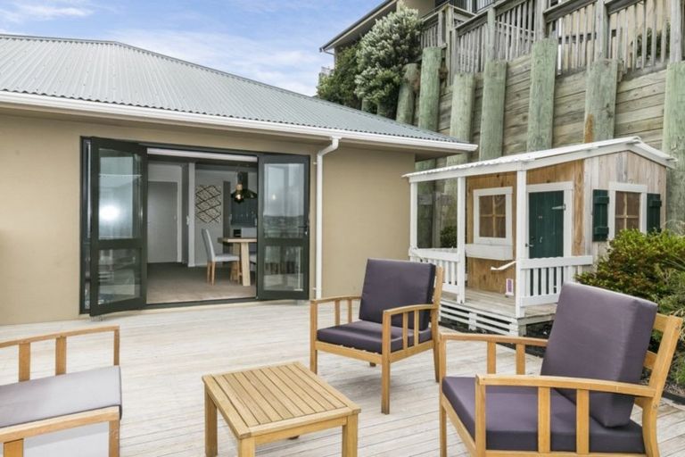 Photo of property in 16 View Road, Titahi Bay, Porirua, 5022