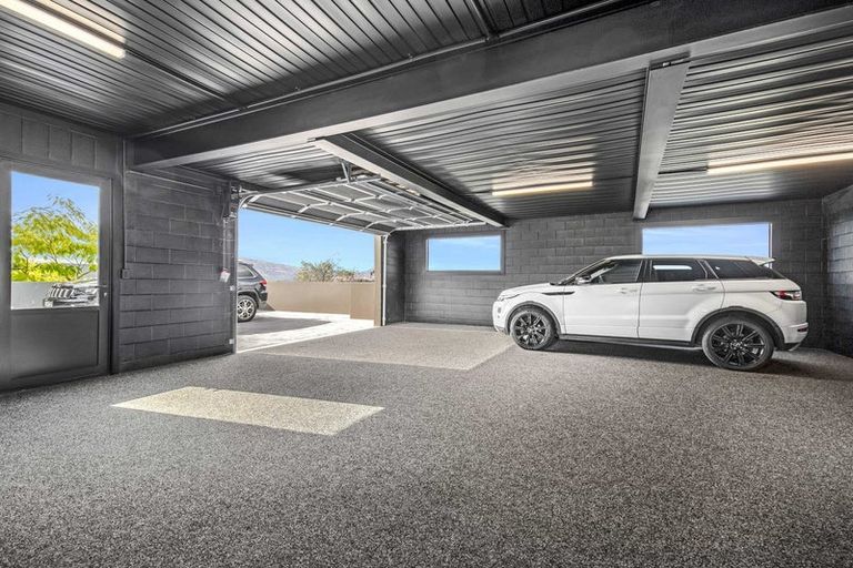 Photo of property in 10 Hawkdun Place, Bridge Hill, Alexandra, 9320